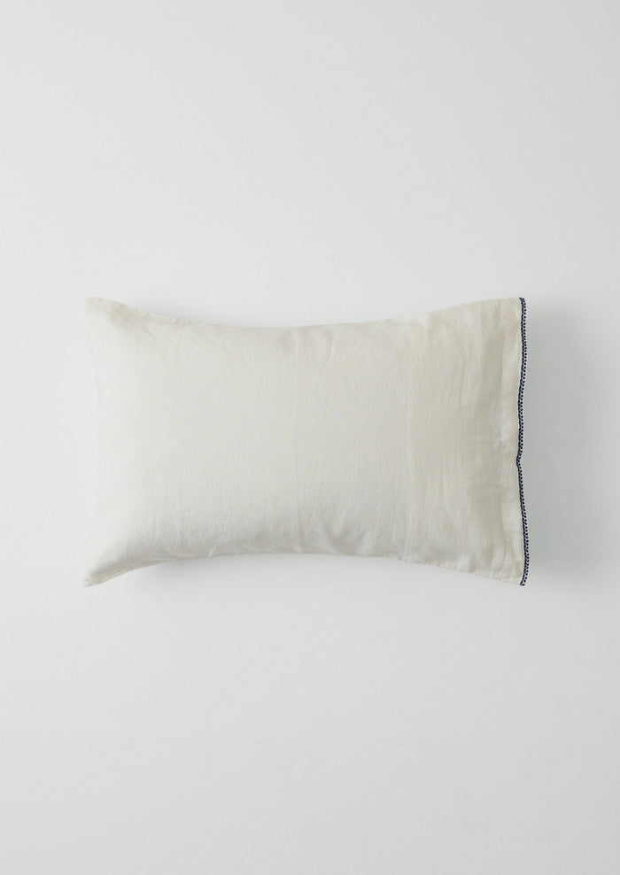 Bud Embroidered Pillowcase Set | Ivory/Delft Blue