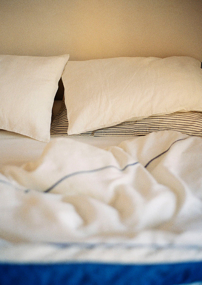 Bud Embroidered Pillowcase Set | Ivory/Delft Blue