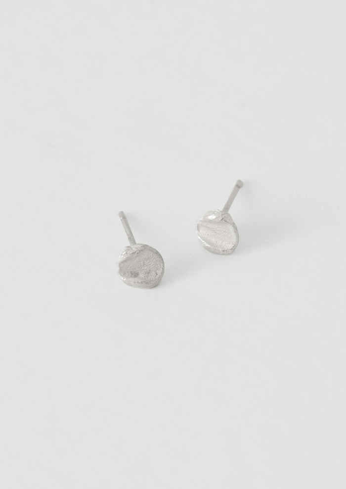 Emily Nixon Eolith Silver Earrings | Silver