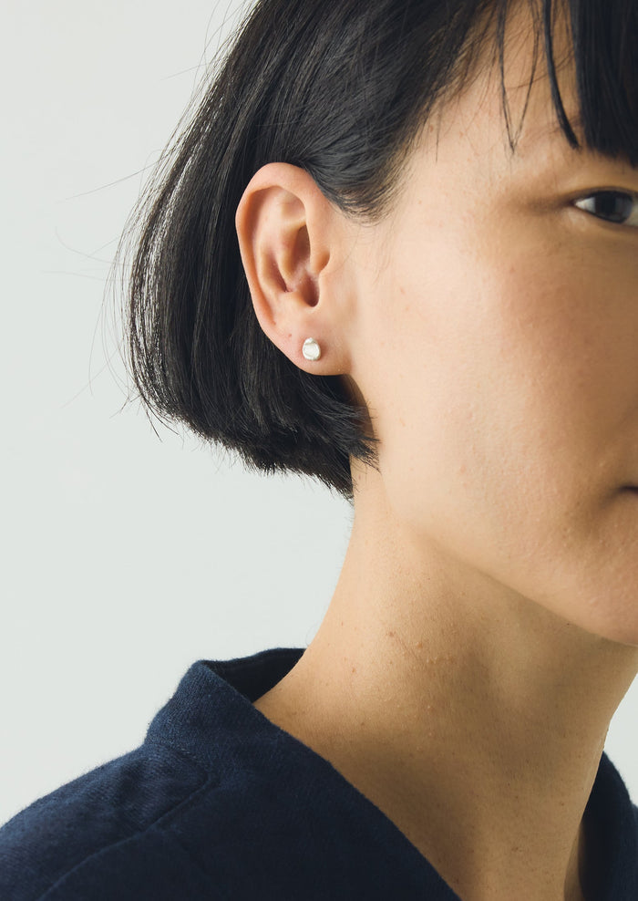 Emily Nixon Eolith Silver Earrings | Silver