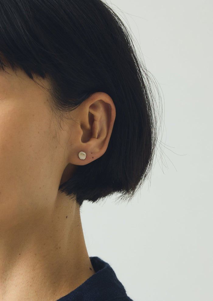 Emily Nixon Eolith Silver Earrings | Silver