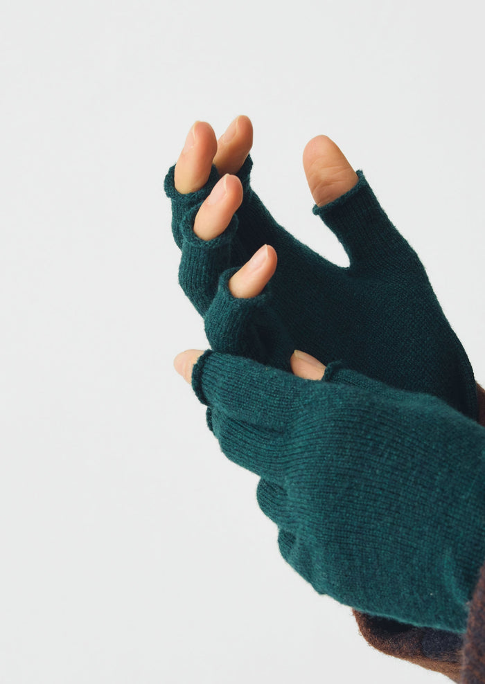 Nishiguchi Kutsushita Merino Tipless Gloves | Bottle Green