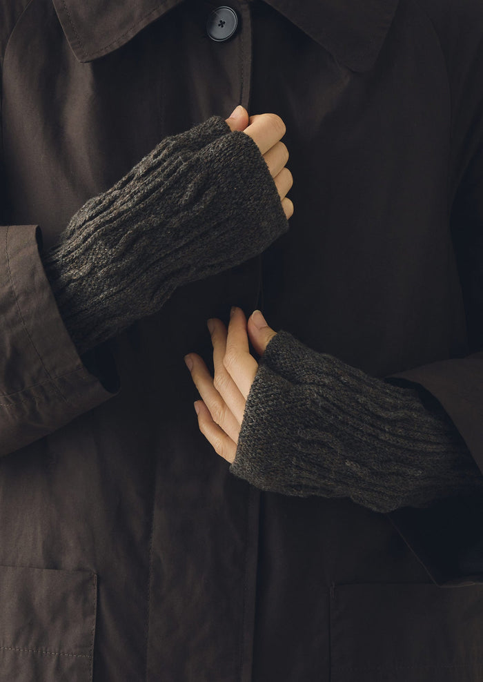 Nishiguchi Kutsushita Wool Hand Warmers | Brown