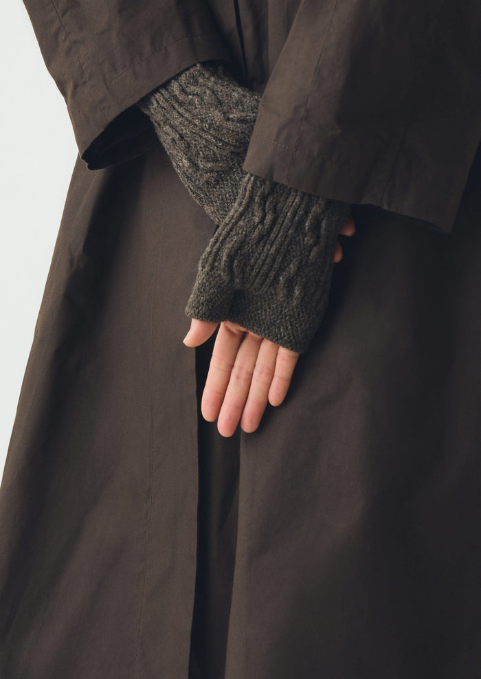 Nishiguchi Kutsushita Wool Hand Warmers | Brown
