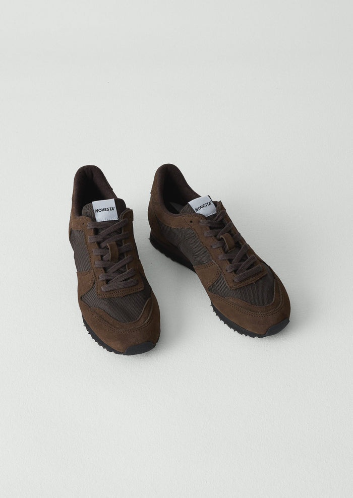 Novesta Marathon Sneakers | Bitter Chocolate