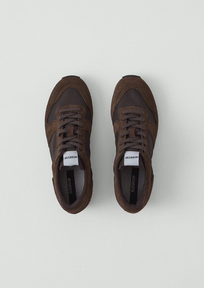 Novesta Marathon Sneakers | Bitter Chocolate