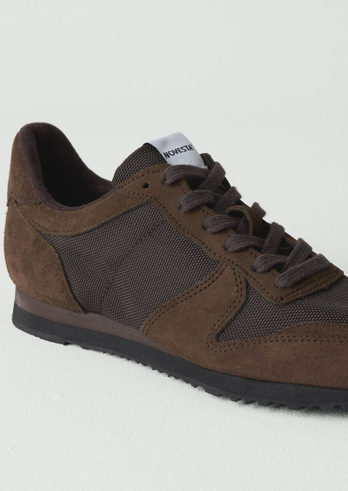 Novesta Marathon Sneakers | Bitter Chocolate