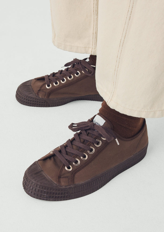 Novesta Star Master Waxed Cotton Plimsolls | Chocolate Brown