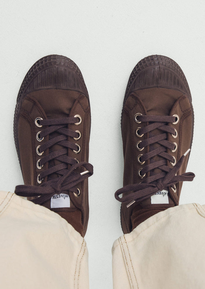 Novesta Star Master Waxed Cotton Plimsolls | Chocolate Brown