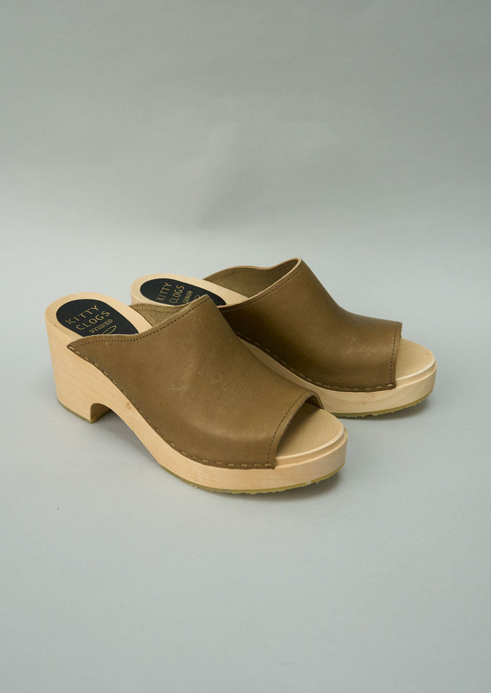 Reworn Kitty Clogs Size 37 (698) | Tundra