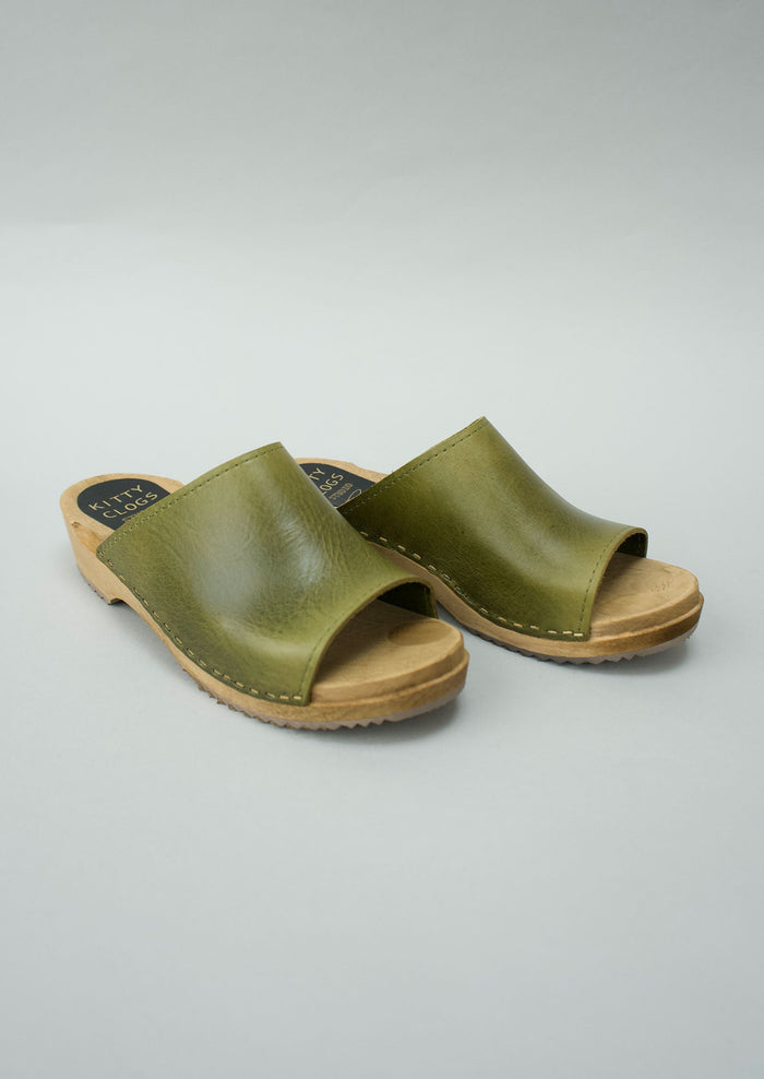Reworn Kitty Clogs Size 37 (756) | Aloe