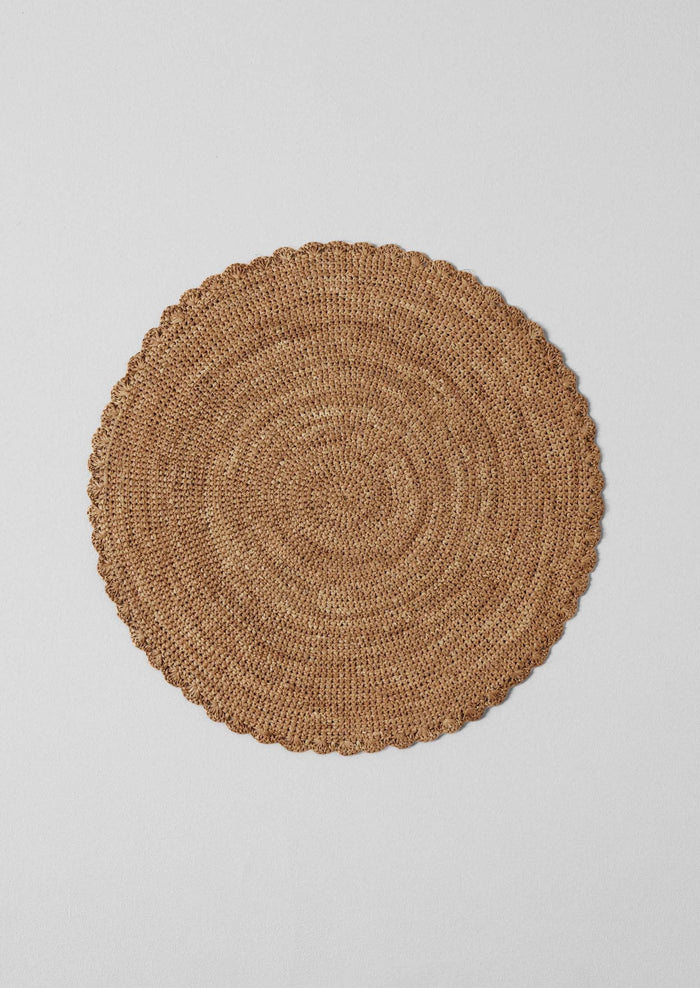 Scalloped Edge Raffia Placemat | Shell