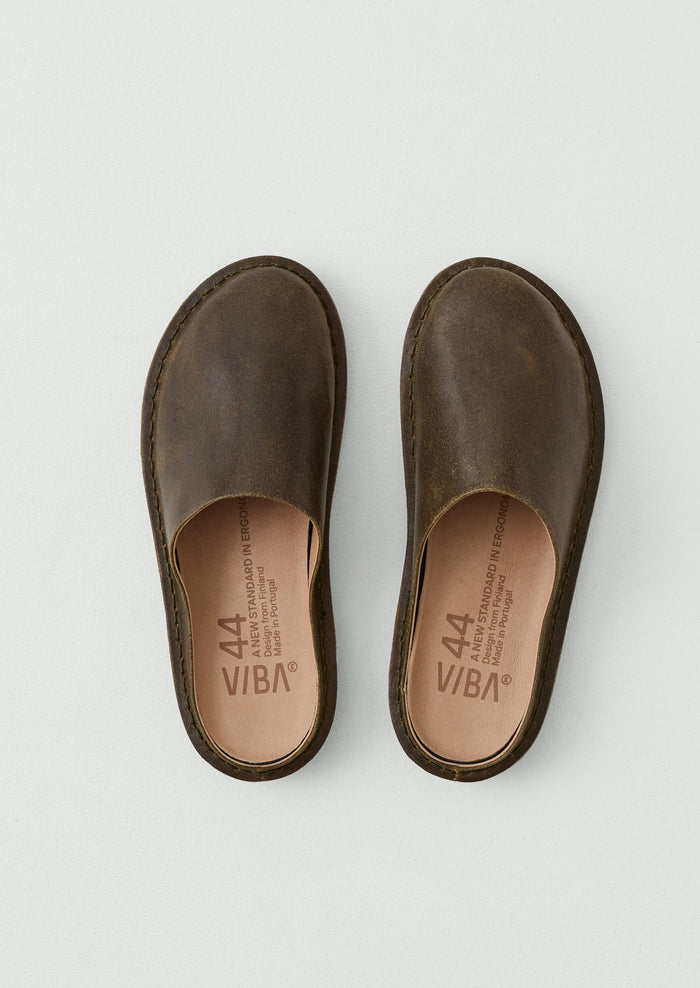 Vibae Waxed Suede Mules | Olive